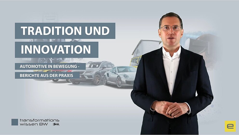 Videovorschau: Ein Mann blickt lächelnd in die Kamera.