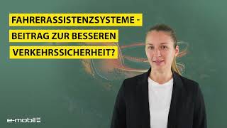 Videovorschau: Ein Frau blickt lächelnd in die Kamera.